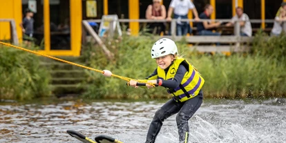 Campings - Freizeitangebote auf dem Platz: Wassersportangebote - Wasserski fahren am Alfsee Ferien- und Erlebnispark - Alfsee Ferien- und Erlebnispark