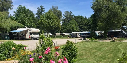 Campings - Ver- und Entstorgung für Wohnmobile: Abwasser- und Frischwasseranschlüsse - Sulzburg - Camping Busse am Möslepark - Busses Camping am Möslepark