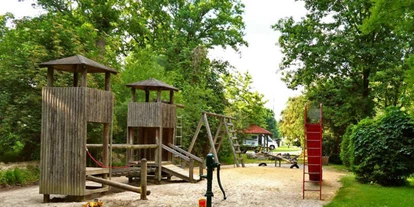 Campings - Angebote für Kinder: Wickelraum - Campingplatz Zum Oertzewinkel - großer Spielplatz - Campingplatz Zum Oertzewinkel