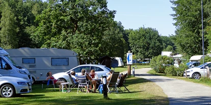 Kampi - Weitere Serviceangebote: Grillen am Standplatz erlaubt - Campingplatz Zum Oertzewinkel - mitten im Grün - Campingplatz Zum Oertzewinkel