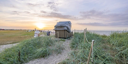 Campings - Ver- und Entstorgung für Wohnmobile: Stromanschluss am Platz - Nordseecamping Hooksiel - Nordsee-Campingplatz Hooksiel
