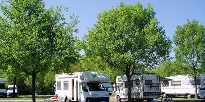 Campings - Ver- und Entstorgung für Wohnmobile: Entleerung von Kassettentoiletten - Geslau - Reisemobilhafen auf der Badehalbinsel - Reisemobilhafen Badehalbinsel Absberg