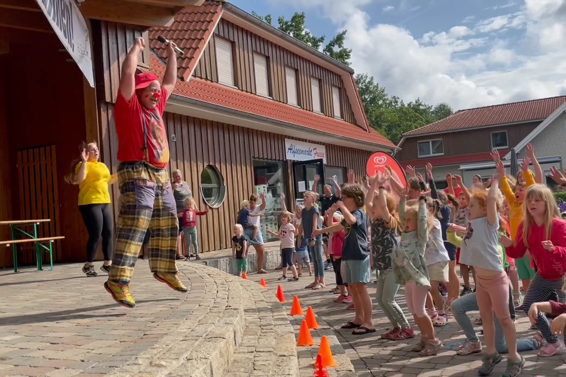 ECOCAMPS: Kids Show Time mit Clown Ati - Alfsee Ferien- und Erlebnispark