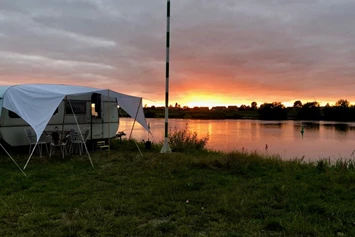 ECOCAMPS: Sonnenuntergang direkt vom Stellplatz am Stover Strand Camping - Stover Strand Camping
