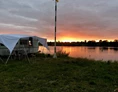ECOCAMPS: Sonnenuntergang direkt vom Stellplatz am Stover Strand Camping - Stover Strand Camping