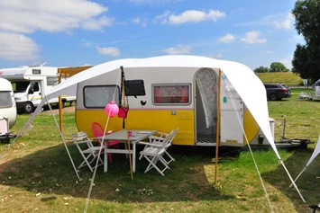 ECOCAMPS: Strandcamper in Retrolook zur Ferienvermietung am Stover Strand Camping - Stover Strand Camping