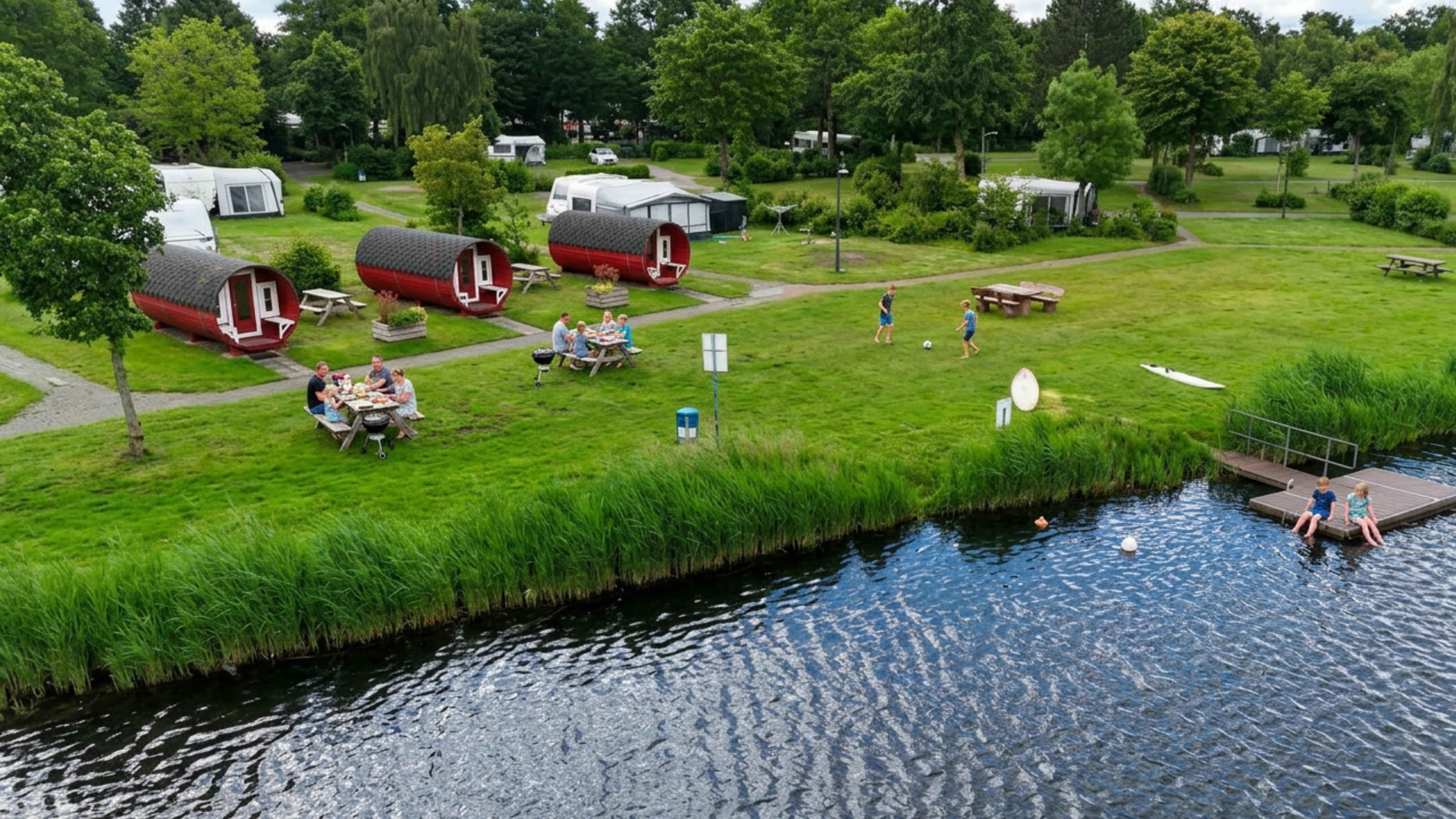 ECOCAMPS: Glamping auf dem Campingplatz am Emsdeich Ostfriesland nahe der Nordsee direkt zwischen Papenburg (Meyer Werft) und Leer. Urlaub mit der ganzen Familien inmitten der Natur! - Freizeitpark "Am Emsdeich" in Ostfriesland