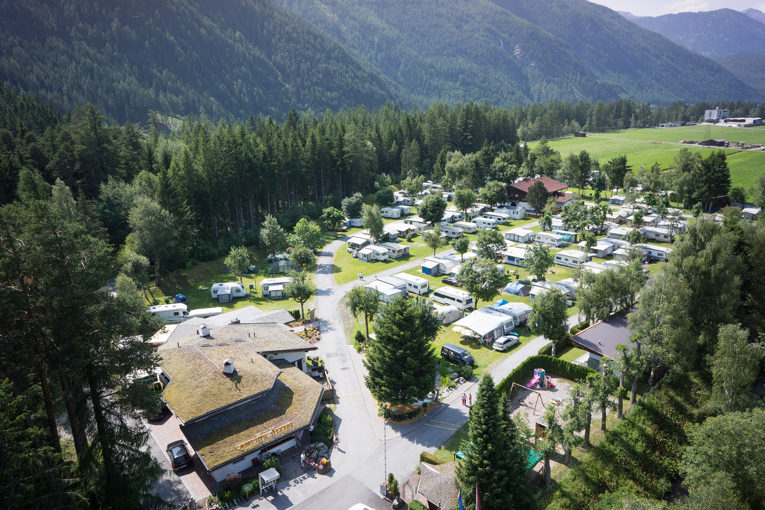 Campings - Freizeitangebote auf dem Platz: Sportplatz -  Camping Ötztal