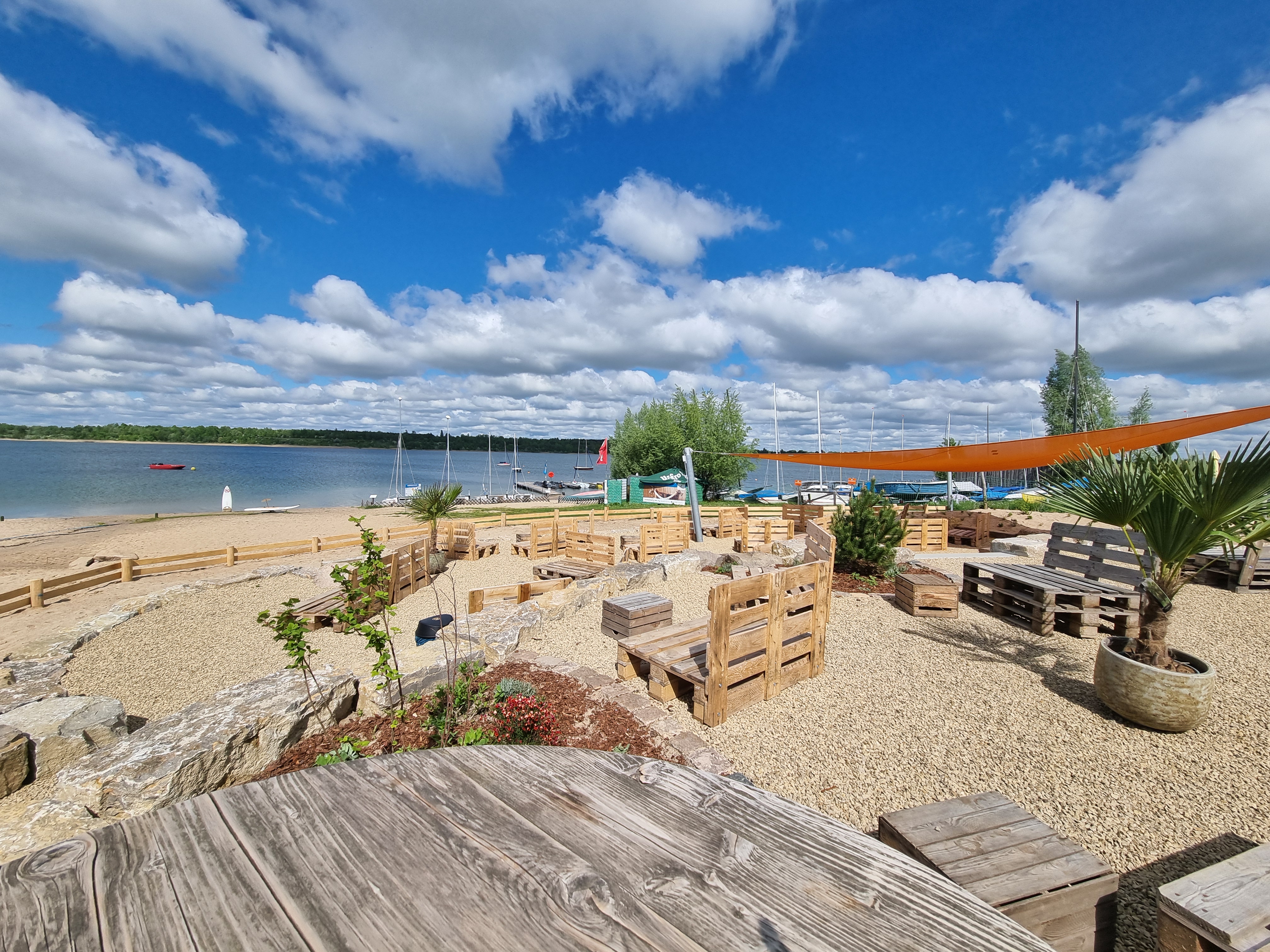 ECOCAMPS: Terrasse Beachclub - ALL-on-SEA Camp & Sport Resort Leipzig